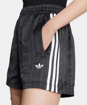 adidas 스트라이프 새틴 하프 팬츠