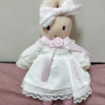 마론크림 화이트 프릴 디자인 산리오 마스코트