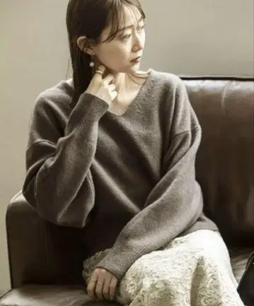 noble CA/W 숏 V 풀오버 카멜