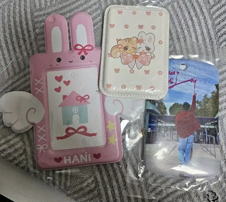 Seventeen Jeonghan's birthday cafe lucky draw luggage tag + card wallet + photocard holder bulk (+ freebies)