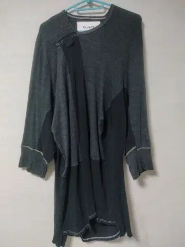 Varde77 비대칭 디자인 절개 다크 그레이 긴팔 니트