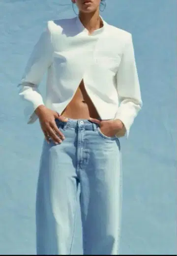 미사용 새상품 ZARA 숏 기장 블레이저 화이트