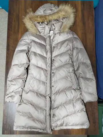 후드 부착 베이지 롱 다운 자켓