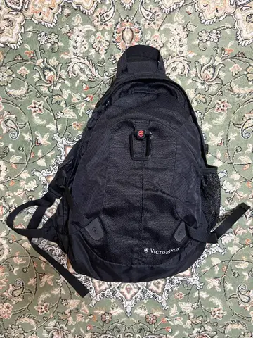 Victorinox 블랙 슬링백