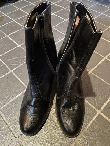 블랙 가죽 숏부츠 힐
