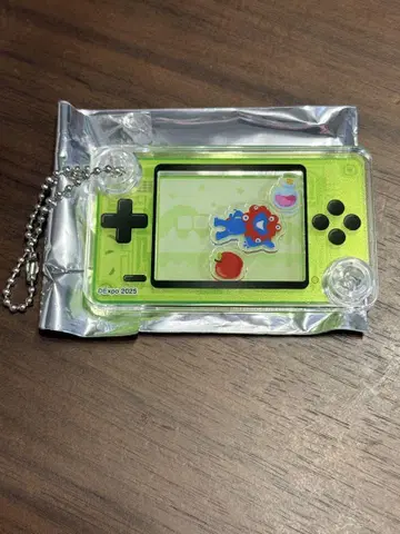 미야쿠미야쿠 게임기풍 아크릴 키링 그린