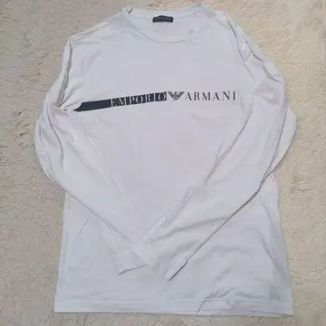 EMPORIO ARMANI 화이트 긴팔 티셔츠