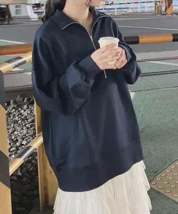 네이비 하프 지퍼 맨투맨