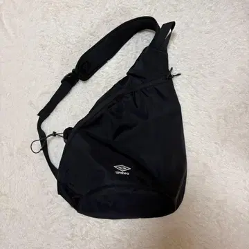 umbro 나일론 숄더백 블랙