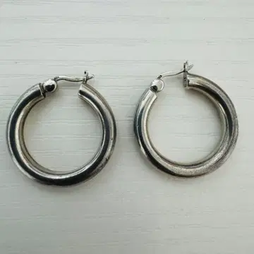 톰우드 귀걸이 새틴 실버 925 양쪽 귀