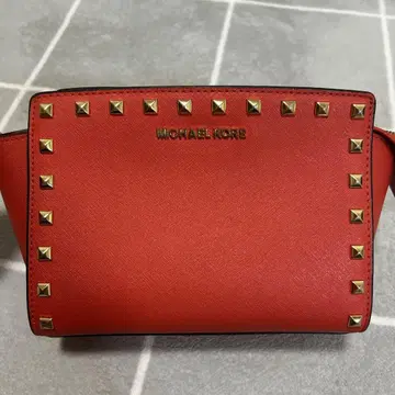 MICHAEL KORS 스터드 장식 레드 숄더백