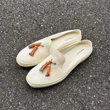 Hender Scheme PARALLEL/PEAK with tassels
