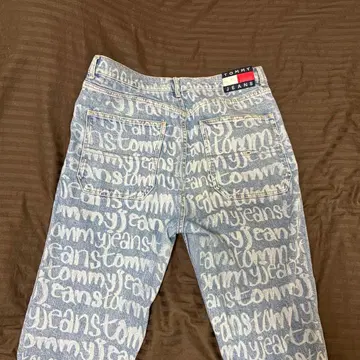 Tommy Jeans 로고 프린트 데님 팬츠