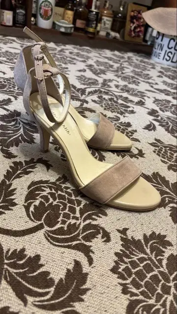 오데트 에딜 스트랩 힐 샌들 23cm