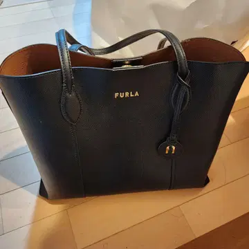 FURLA 블랙 가죽 토트백