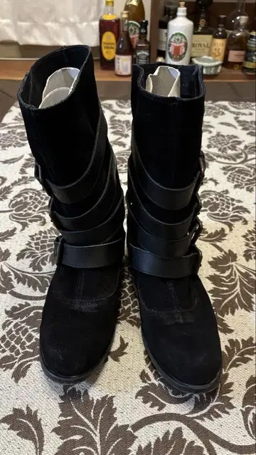 허드슨 블랙 스웨이드 스트랩 부츠 24cm