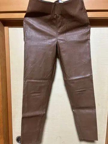 AKTE 브라운 가죽 팬츠