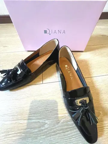 새상품급 Diana 블랙 검은색 광택 로퍼 태슬 포함 22cm