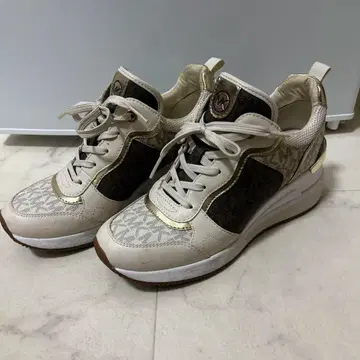 MICHAEL KORS 마이클코어스