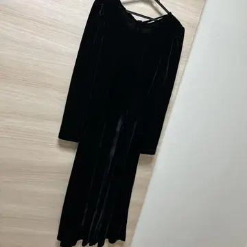 [ AUBREY ] 벨로아 소재 원피스