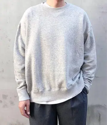 INTERIM HYPER BIG V-GAZETTE SWEAT