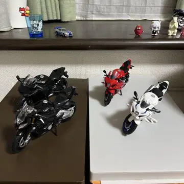 BMW S1000RR Yamaha YZF-R1 SUZUKI GSX