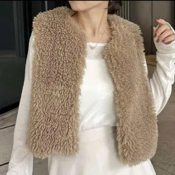 새상품 CAPRICIEUX LE'MAGE 컬리 퍼 베스트 베이지