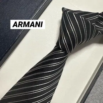 새상품급 아르마니 넥타이 블랙 스트라이프 레지멘탈 실크 자카드