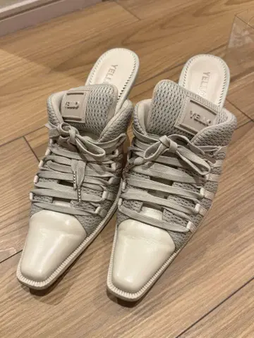 YELLO 스니커즈뮬