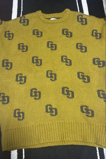GG PATTERN 니트탑