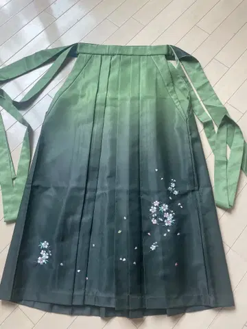 졸업식 교월 하카마 연두 꽃무늬 자수