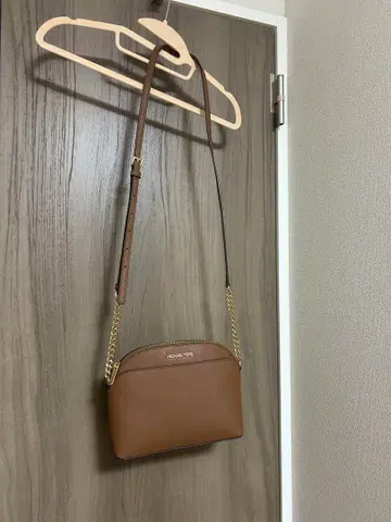 브라운 숄더백 체인 스트랩