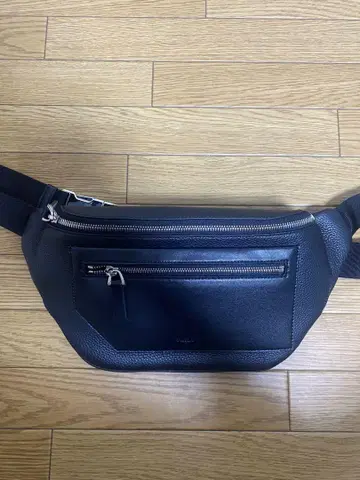 BALLY 가죽 블랙 바디백