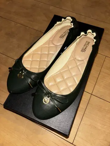 MICHAEL KORS 다크 그린 플랫슈즈