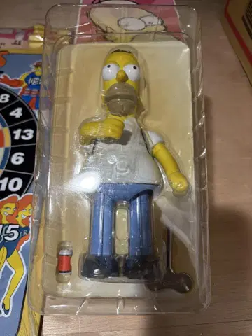 호머 심슨 스틸 액션 피규어 다트, 둘 다 새상품입니다.