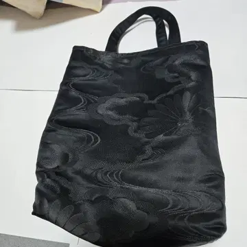 블랙 새틴 토트백 꽃무늬