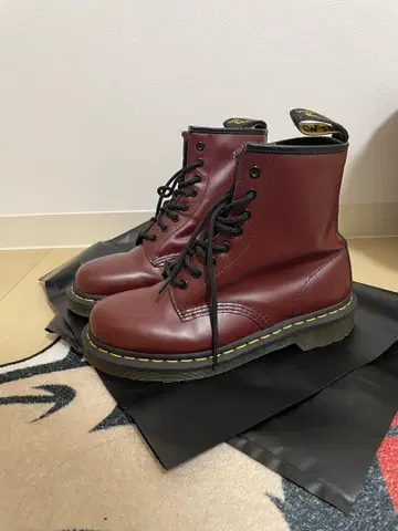 여성용 Dr.Martens 부츠