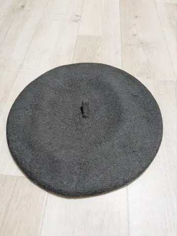 버튼 달린 베레모, 다크 브라운 계열, 파비아나 필리피