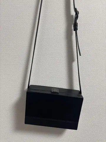 ZARA 블랙 숄더백 박스형