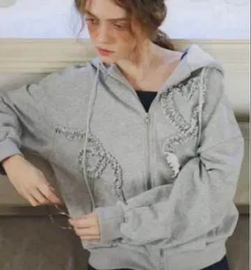 idem 이뎀 heart frill hoodie