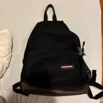EASTPAK 블랙 백팩