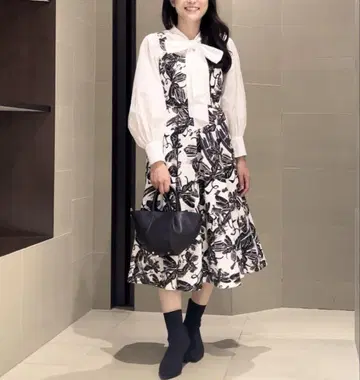 택 포함 새상품 ANAYI 아트 플라워 프린트 턱 가을/겨울 원피스