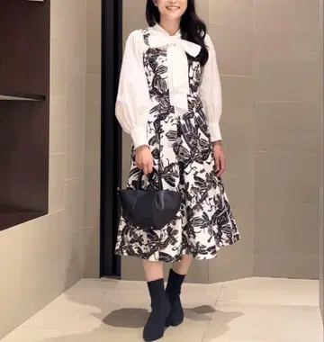 택 포함 새상품 ANAYI 아트 플라워 프린트 턱 가을/겨울 원피스