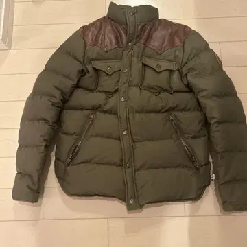 올리브 그린 다운 자켓