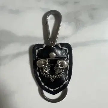 스컬 디자인 가죽 키링
