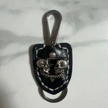 스컬 디자인 가죽 키링