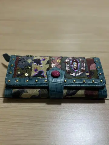 오늘만 가격 인하 카모플라쥬 패턴 장지갑 미사용 새상품