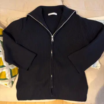 ZARA 리브 집업 스웨터