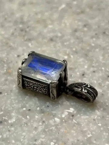 소칼로 이슬람 펜던트 탑 레인보우 문스톤