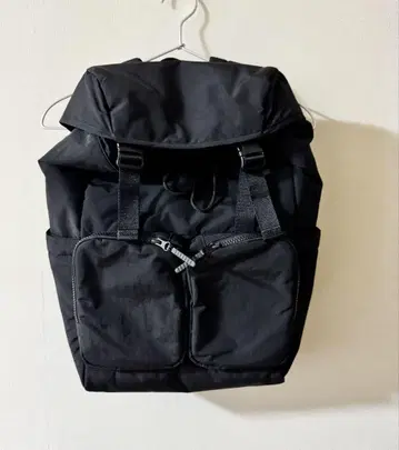 Uniqlo 멀티 포켓 백팩 블랙 남녀 공용